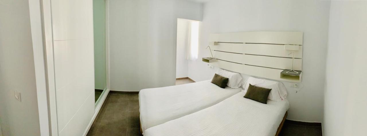 Apartamentos Zalabar Тіас Екстер'єр фото